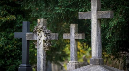 Der Totensonntag wird inzwischen offiziell Ewigkeitssonntag genannt. (Symbolbild) / Foto: Peter Kneffel/dpa