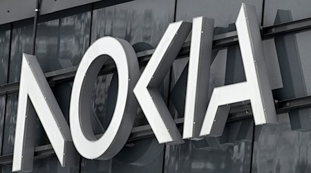 Das Nokia-Firmenlogo am Hauptsitz in Finnland. (Symbolbild)  / Foto: Heikki Saukkomaa/Lehtikuva/dpa