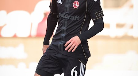 Ob Nürnbergs Mittelfeldspieler Adam Markhiev gegen Magdeburg spielen kann, ist noch unklar. (Archivbild) / Foto: Daniel Karmann/dpa