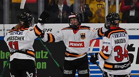Die Eishockey-Spielerinnen dürfen sich über eine gute Nachricht freuen. (Archivbild) / Foto: Markus Lenhardt/dpa