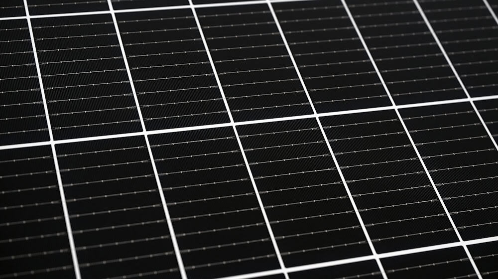 Die Entsorgung solcher Module ist sehr kostenintensiv. (Symbolbild) / Foto: Lilli Förter/dpa