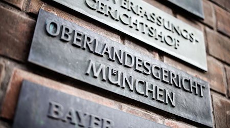 Eine Mutter mehrerer Kinder wird vor dem Oberlandesgericht München (OLG) wegen der Unterstützung des Islamischen Staats (IS) in Syrien angeklagt.(Symbolbild) / Foto: Matthias Balk/dpa/dpa-tmn