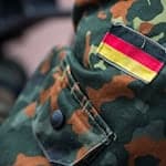 Der angeklagte Ex-Bundeswehrsoldat kämpfte laut eigenen Angaben zuletzt auf Seite der Ukrainer an der Front gegen Russland. Im Februar wurde er in der Ukraine festgenommen und nach Deutschland gebracht. (Symbolbild) / Foto: Monika Skolimowska/zb/dpa