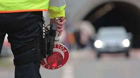 Die Beamten stellen mehrere Verstöße fest. (Symbolbild) / Foto: Matthias Bein/dpa