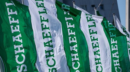 Schaeffler will die Abhängigkeit von der Autobranche reduzieren. / Foto: Daniel Karmann/dpa