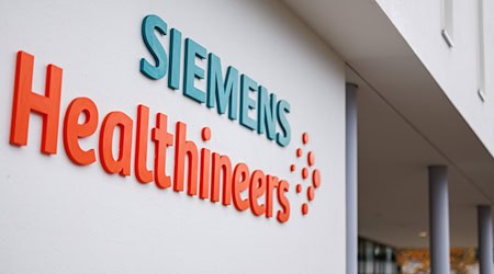 Noch hält Siemens rund 70 Prozent an seiner ehemaligen Medizintechniksparte Healthineers. Das soll sich ändern. / Foto: Daniel Karmann/dpa