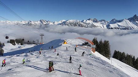 Im Skigebiet am Fellhorn im Allgäu soll ein Sessellift erneuert werden. Naturschutzverbände gehen deshalb auf die Barrikaden.  / Foto: Karl-Josef Hildenbrand/dpa