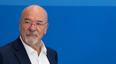 Der Präsident der vbw, Wolfram Hatz, stellt sich klar hinter eine Wehrpflicht.  / Foto: Sven Hoppe/dpa