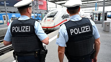 Weil viele Fans ohne Ticket zu einem Spiel zwischen dem TSV 1860 München und Energie Cottbus unterwegs sind, wird der Zug am Hauptbahnhof in München auf ein anderes Gleis umgeleitet. (Symbolbild) / Foto: Sven Hoppe/dpa