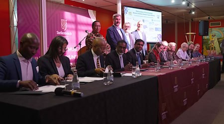 Ministerpräsident Markus Söder (CSU) ist derzeit in Südafrika.  / Foto: Sven Hoppe/dpa