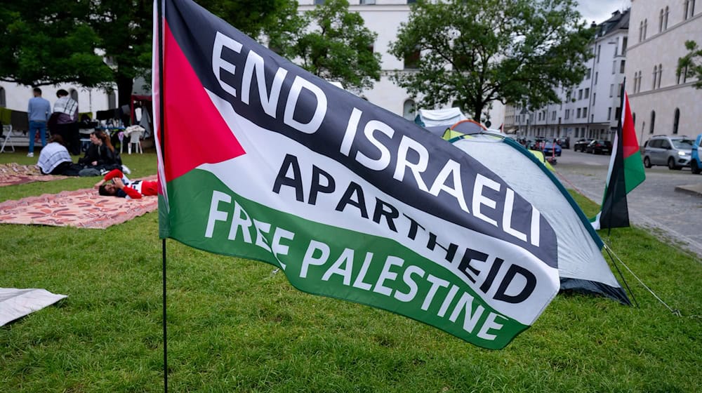 Eine geplante Veranstaltung an der Ludwig-Maximilian-Universität mit möglicherweise pro-palästinensischen Inhalten ruft die bayerische Landespolitik auf den Plan (Archivbild).  / Foto: Sven Hoppe/dpa