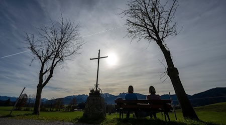 Auf recht viel Sonne können sich die Menschen in Bayern freuen. (Archivbild) / Foto: Stefan Puchner/dpa