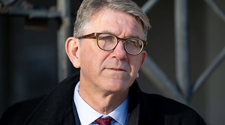 Kulturstaatsminister Weimer ist wegen seiner früheren Verlegertätigkeit unter  Druck. (Archivbild) / Foto: Sven Hoppe/dpa