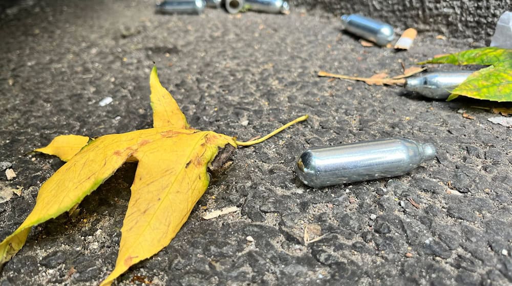 Lachgas ist eine beliebte Partydroge - mit laut Experten gefährlichen Folgen für die Gesundheit. (Symbolbild) / Foto: Julia Kilian/dpa