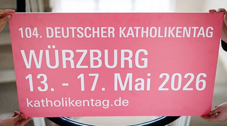 Der Katholikentag 2026 findet unter dem Motto «Hab Mut, steh auf!» in Würzburg statt. (Archivbild) / Foto: Daniel Karmann/dpa