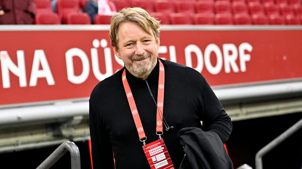 Premiere im Stadion für Fortunas neuen Sportvorstand Sven Mislintat. / Foto: Anke Waelischmiller/dpa