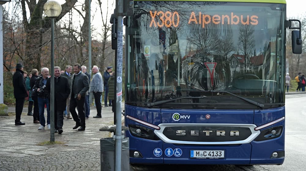 Der Alpenbus soll Murnau im Westen und Rosenheim im Osten verbinden. / Foto: Malin Wunderlich/dpa