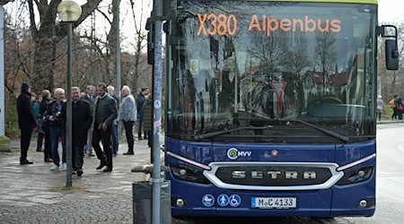 Der Alpenbus soll Murnau im Westen und Rosenheim im Osten verbinden. / Foto: Malin Wunderlich/dpa