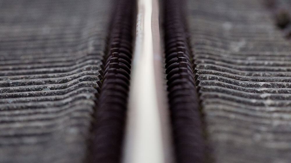 Bahnreisende müssen sich gedulden - die Strecke Bad Reichenhall-Berchtesgaden bleibt vorerst dicht. (Symbolbild) / Foto: picture alliance / dpa