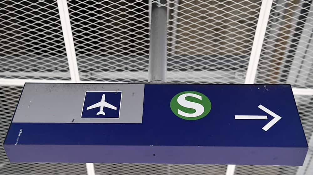 Wer mit der S-Bahn zum Münchner Flughafen möchte, muss in der nächsten Zeit gut planen. (Symbolbild) / Foto: Peter Kneffel/dpa
