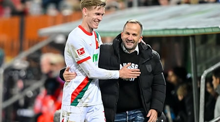 Die Laune beim FC Augsburg ist wieder blendend. / Foto: Harry Langer/dpa