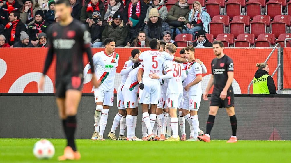Glückliche Augsburger nach der Führung von Dimitrios Giannoulis. / Foto: Harry Langer/dpa