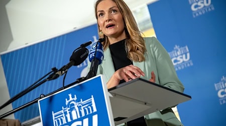 Bayerns Gesundheitsministerin Judith Gerlach (CSU) dringt auf eine Rücknahme der aktuellen Cannabis-Regelungen. (Archivfoto) / Foto: Pia Bayer/dpa