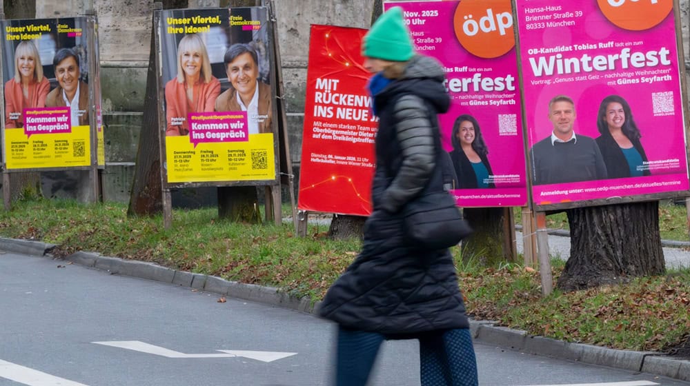 Vielerorts sind die Straßen schon mit Wahlplakaten gesäumt - auch wenn die Kommunalwahl erst am 8. März 2026 stattfindet. / Foto: Peter Kneffel/dpa