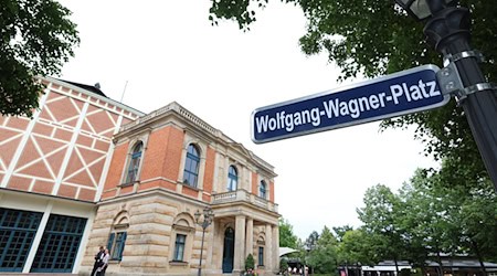 2026 können sich die Opernfans nach der Rückkehr von Star-Dirigent Christian Thielemann nach Bayreuth auf einen neuen «Ring des Nibelungen» freuen. (Archivbild) / Foto: Karl-Josef Hildenbrand/dpa