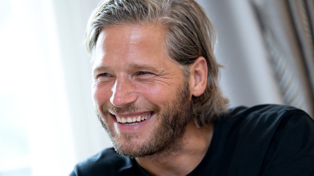 Sebastian Ströbel freut sich über positive Rückmeldungen der «Bergretter»-Fans. (Archivbild) / Foto: Sven Hoppe/dpa