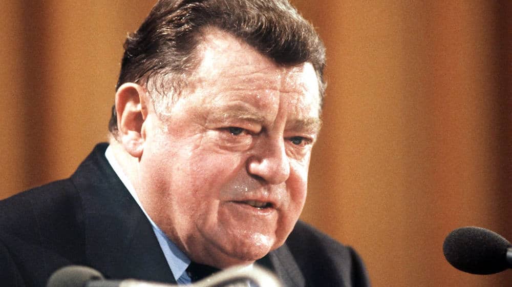 Bis heute ist Franz Josef Strauß der Rekordhalter bei den Stimmergebnissen der CSU-Chefs. (Archivbild)   / Foto: Frank Mächler/dpa