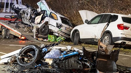 Schwerer Unfall mit mehreren Fahrzeugen in Mittelfranken. (Archivbild) / Foto: Stefan Puchner/dpa