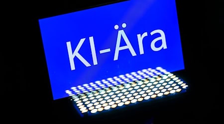 Das Wort des Jahres 2025 ist «KI-Ära». Voraussichtlich 2026 werden viele Verbraucherinnen und Verbraucher erstmals einer Weiterentwicklung der Technologie begegnen - beim Online-Einkauf. (Symbolbild)  / Foto: Robert Michael/dpa