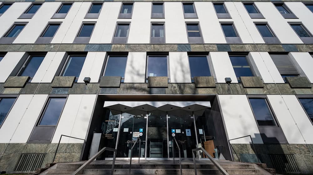 Vor dem Landgericht Weiden beginnt der Prozess im sogenannten Champagner-Fall. (Symbolbild) / Foto: Armin Weigel/dpa