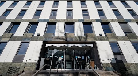 Vor dem Landgericht Weiden beginnt der Prozess im sogenannten Champagner-Fall. (Symbolbild) / Foto: Armin Weigel/dpa