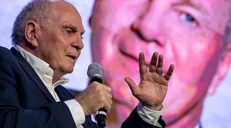 Uli Hoeneß äußert Klartext zu Florian Wirtz und dem FC Liverpool. / Foto: Peter Kneffel/dpa