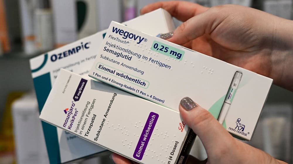 Vor allem Rezepte für Abnehmspritzen werden nach Angaben der Ermittler gefälscht. (Symbolbild) / Foto: Jens Kalaene/dpa