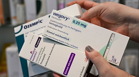 Vor allem Rezepte für Abnehmspritzen werden nach Angaben der Ermittler gefälscht. (Symbolbild) / Foto: Jens Kalaene/dpa