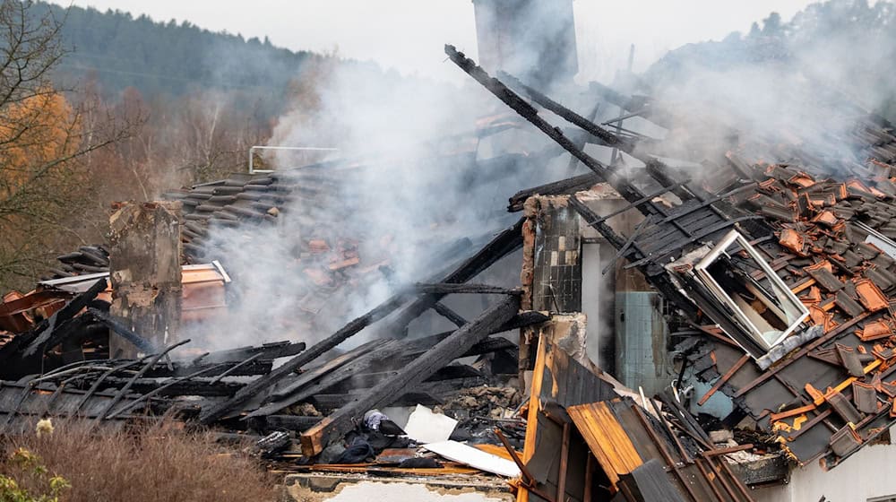 Der 29-jährige Bewohner des Hauses in Chamerau erlitt bei dem Brand am Freitag schwerste Verletzungen. (Archivbild) / Foto: -/News5/dpa