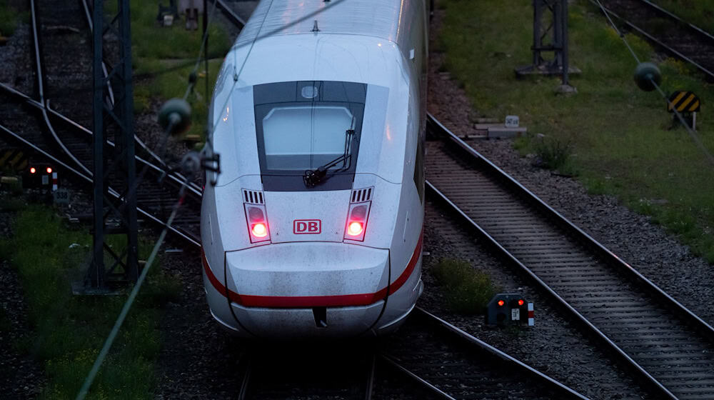 Die Deutsche Bahn stellt ihren Fahrplan um. (Symbolbild) / Foto: Sven Hoppe/dpa