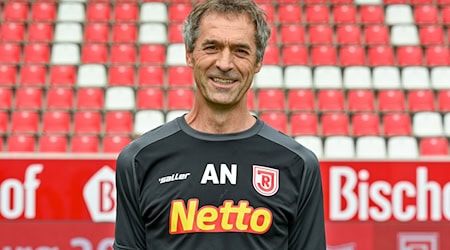 Der Teamarzt des Fußball-Drittligisten bekommt einen FIFA-Preis.  / Foto: Armin Weigel/dpa