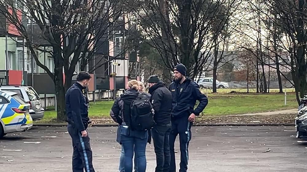 Ein 49-Jähriger soll auf offener Straße mit einem Küchenmesser auf seine Ex-Partnerin eingestochen und sie dabei tödlich verletzt haben. / Foto: Stefan Hornberger/NEWS5/dpa