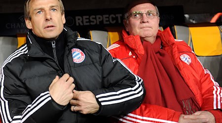 Die Trennung von Trainer Klinsmann (l) erfolgte im Jahr 2009 vorzeitig. (Archivbild) / Foto: picture alliance / dpa