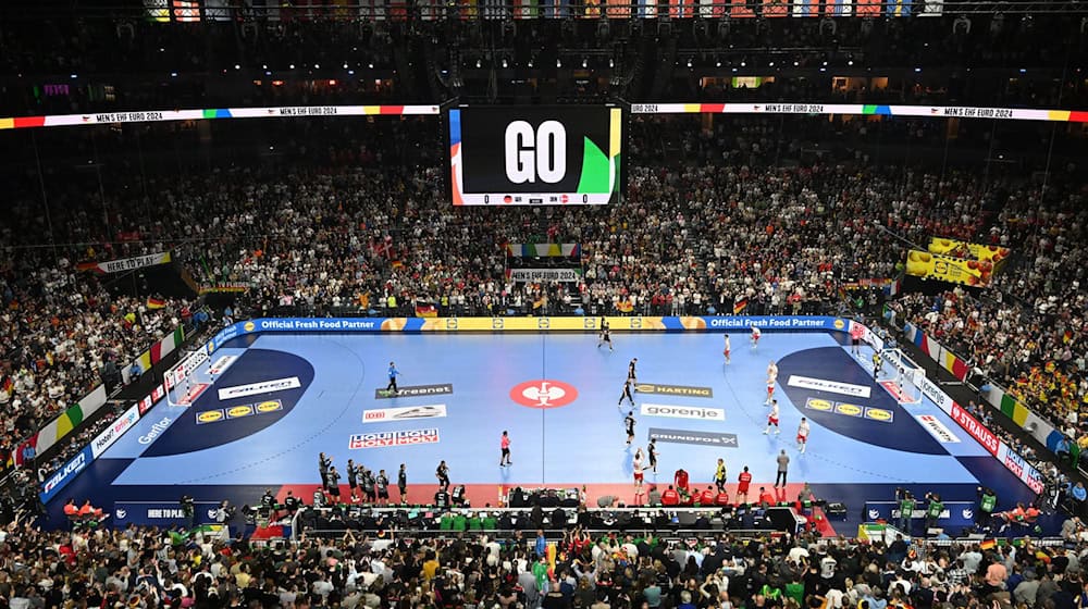 Die deutschen Handballer dürfen sich bei der Heim-WM 2027 wieder auf volle Hallen freuen. (Archivbild) / Foto: Federico Gambarini/dpa
