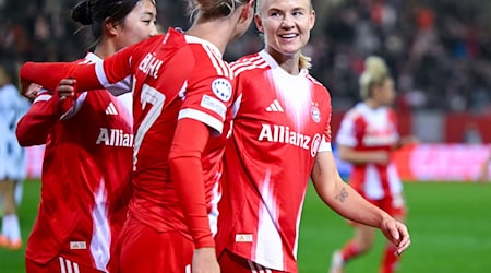 Pernille Harder (r) sorgte mit zwei Toren noch für die Wende beim Bayern-Spiel gegen Atlético Madrid. (Archivbild) / Foto: Sven Hoppe/dpa