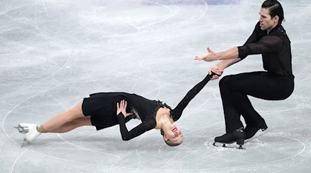 Stehen vor dem deutschen Meistertitel: Minerva Hase und Nikita Volodin. (Archivbild) / Foto: Hiro Komae/AP/dpa