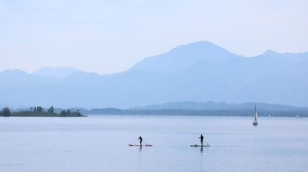Bayerns Seen und Flüsse sind nicht nur bei Urlaubern sehr beliebt - auch zur Energiegewinnung können sie einen wichtigen Beitrag leisten. Neben der Wasserkraft bietet sich vielerorts im Land auch die sogenannte Gewässerthermie an. (Illustration) / Foto: Karl-Josef Hildenbrand/dpa