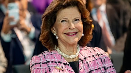 Königin Silvia von Schweden erhält die Bayerische Staatsmedaille für ihr besonderes soziales Engagement. (Archivbild)  / Foto: Fabian Sommer/dpa