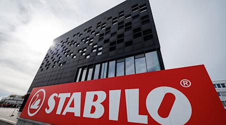 Die Schreibwarenmarke ist vor allem für seine Textmarker und Fineliner bekannt. (Archivbild) / Foto: Daniel Karmann/dpa