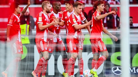 Traf sehenswert zur Münchner 1:0-Führung: Konrad Laimer (2.v.l.). / Foto: Tom Weller/dpa